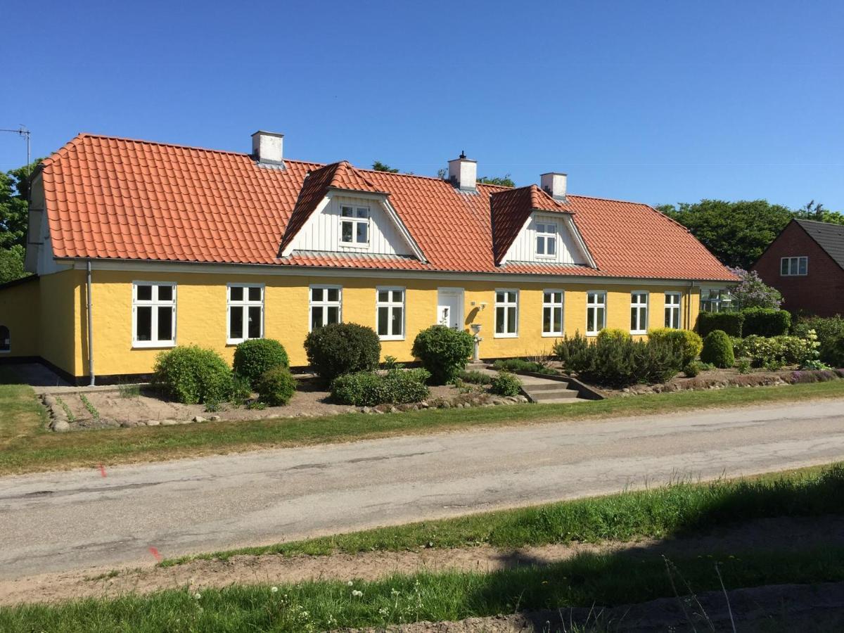 Snevre Gl.Skole Hotel Hjorring Exterior photo