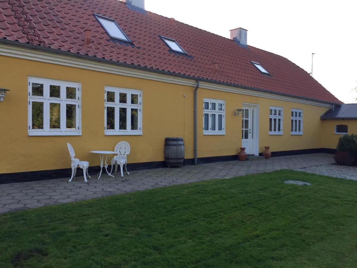 Snevre Gl.Skole Hotel Hjorring Exterior photo